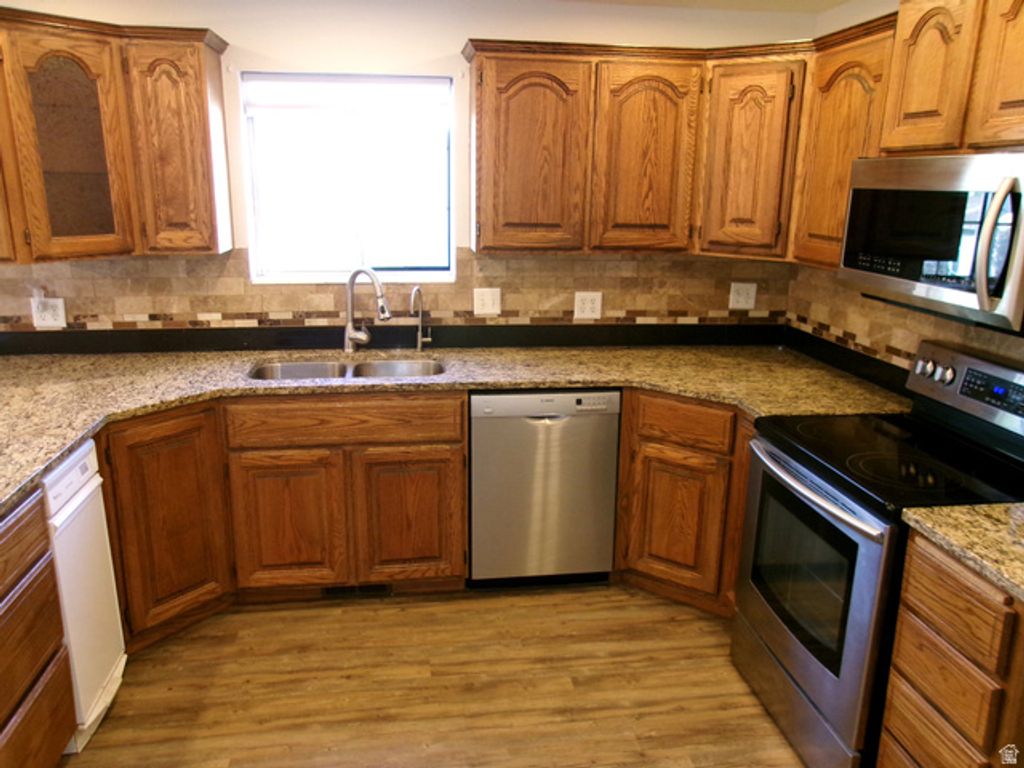 Image 11 of property listing at 5158 S 3550 W, Roy, UT 84067