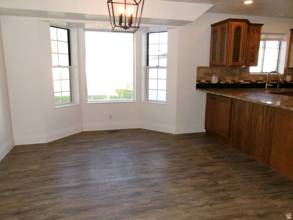 Image 14 of property listing at 5158 S 3550 W, Roy, UT 84067