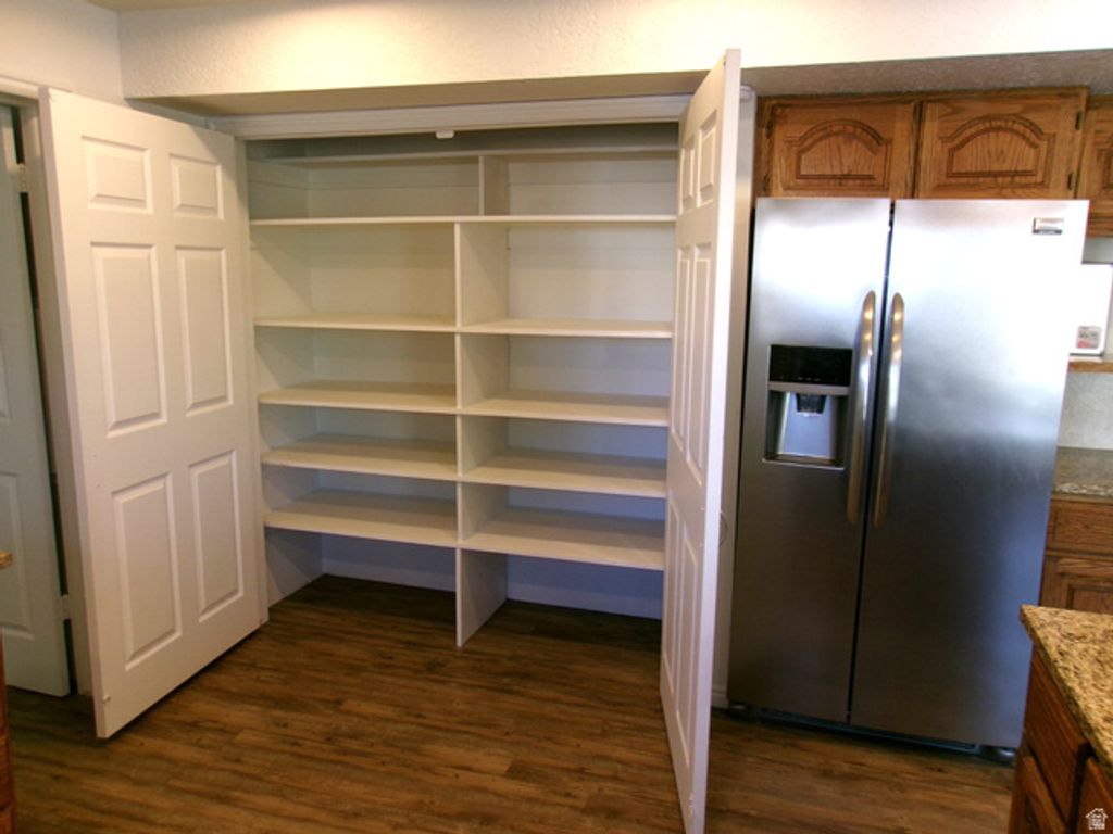 Image 15 of property listing at 5158 S 3550 W, Roy, UT 84067