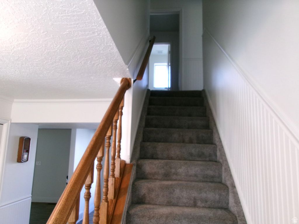 Image 16 of property listing at 5158 S 3550 W, Roy, UT 84067