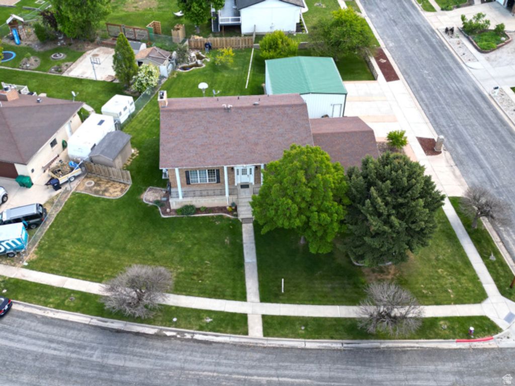 Image 3 of property listing at 5158 S 3550 W, Roy, UT 84067