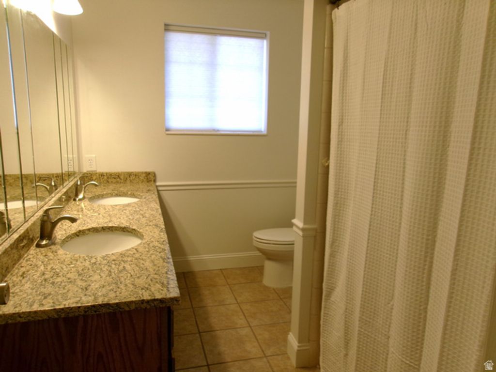 Image 23 of property listing at 5158 S 3550 W, Roy, UT 84067