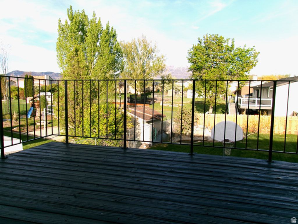 Image 24 of property listing at 5158 S 3550 W, Roy, UT 84067