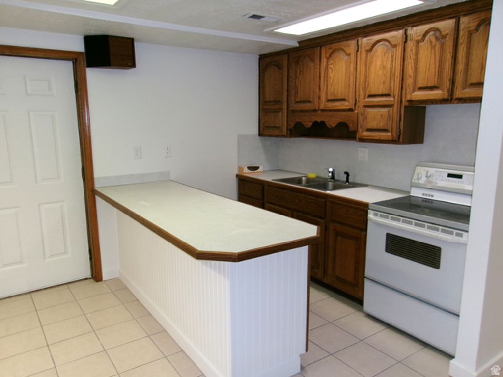 Image 30 of property listing at 5158 S 3550 W, Roy, UT 84067