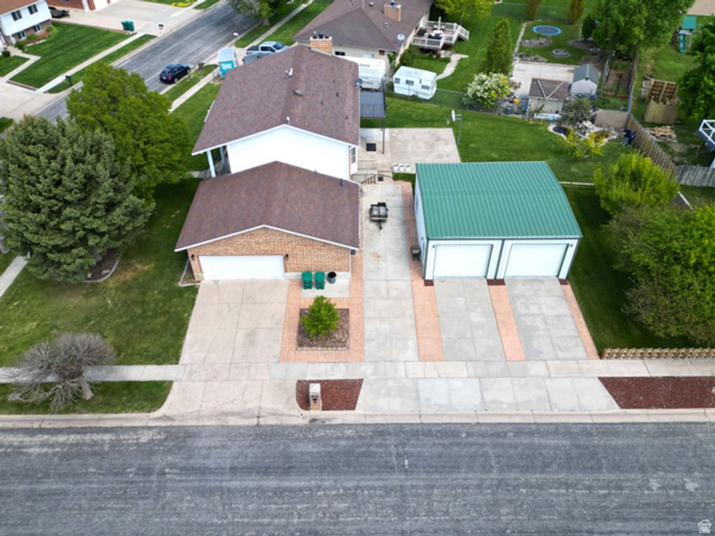 Image 4 of property listing at 5158 S 3550 W, Roy, UT 84067