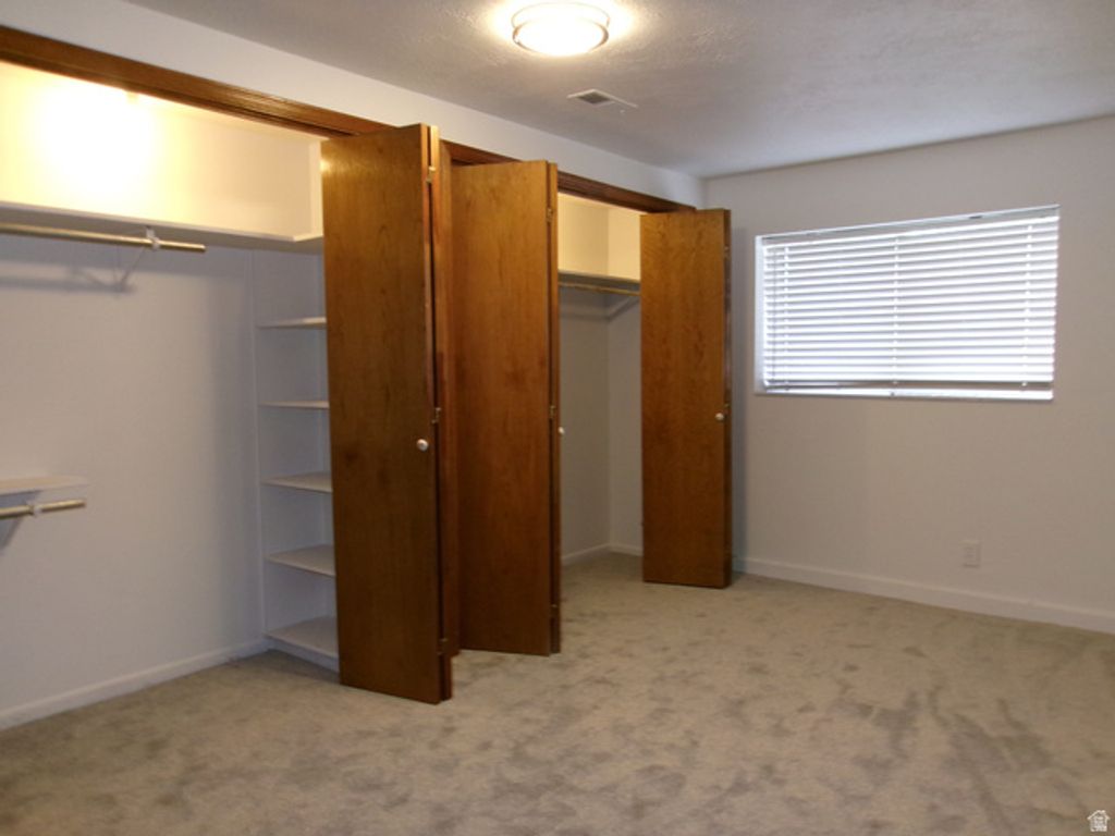 Image 32 of property listing at 5158 S 3550 W, Roy, UT 84067