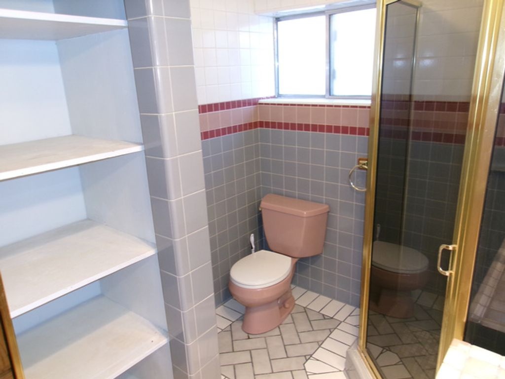 Image 35 of property listing at 5158 S 3550 W, Roy, UT 84067