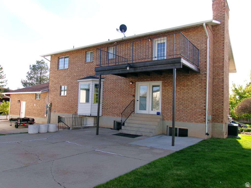 Image 38 of property listing at 5158 S 3550 W, Roy, UT 84067