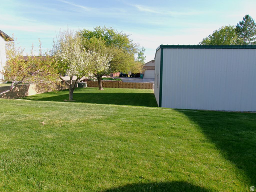 Image 39 of property listing at 5158 S 3550 W, Roy, UT 84067