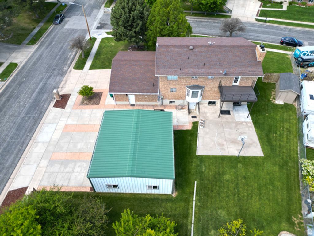 Image 5 of property listing at 5158 S 3550 W, Roy, UT 84067