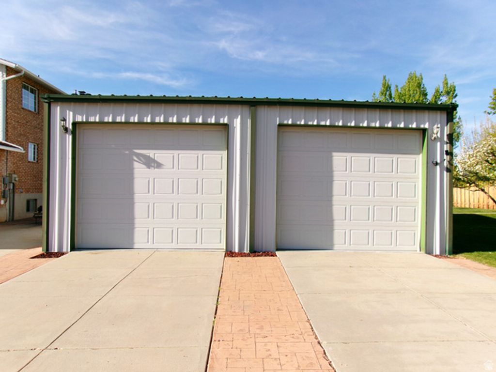Image 42 of property listing at 5158 S 3550 W, Roy, UT 84067