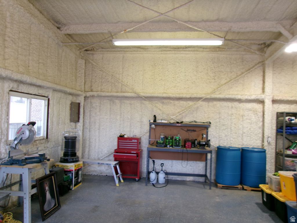 Image 44 of property listing at 5158 S 3550 W, Roy, UT 84067