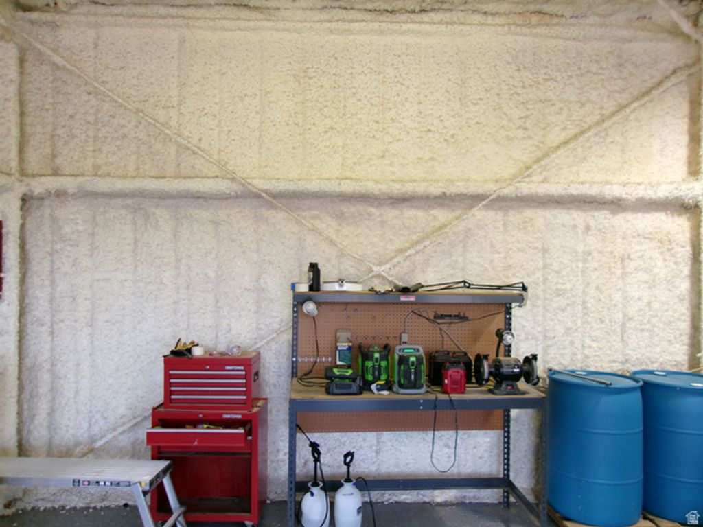 Image 45 of property listing at 5158 S 3550 W, Roy, UT 84067