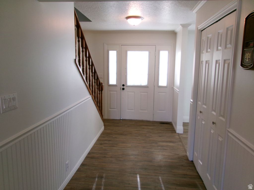 Image 9 of property listing at 5158 S 3550 W, Roy, UT 84067