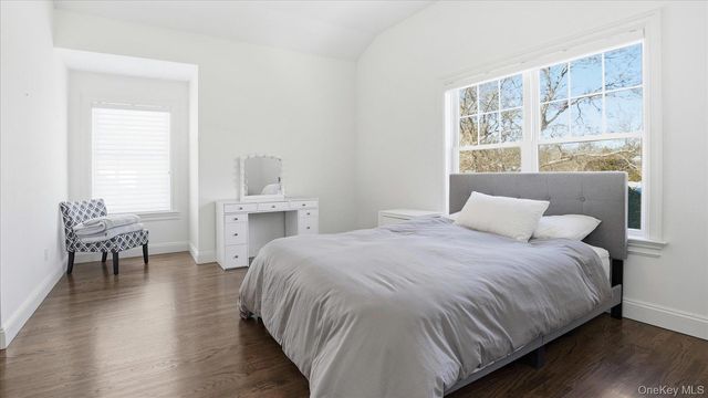 27 Jeffrey Lane, Westhampton Beach, NY 11978