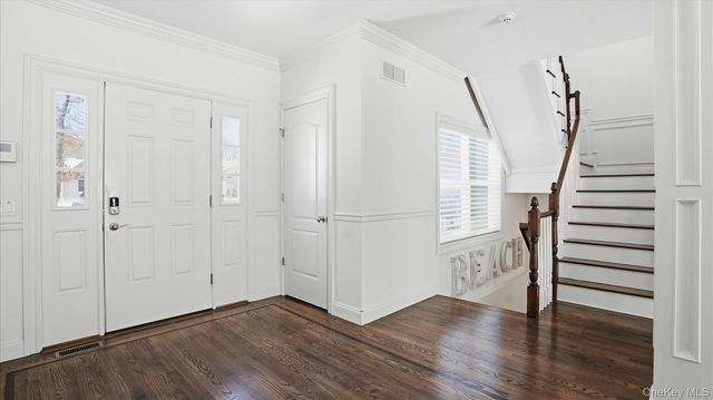 27 Jeffrey Lane, Westhampton Beach, NY 11978