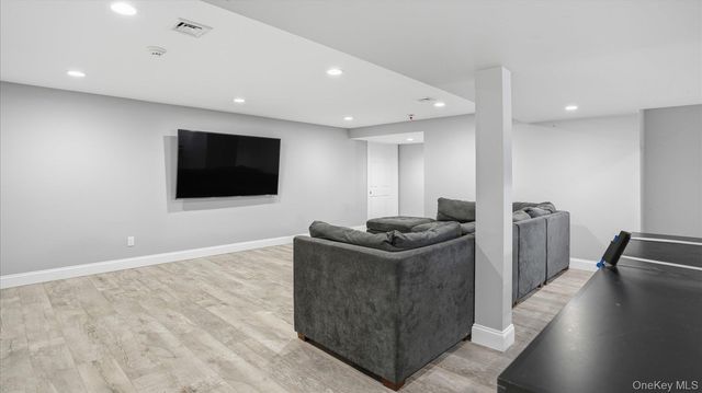 27 Jeffrey Lane, Westhampton Beach, NY 11978