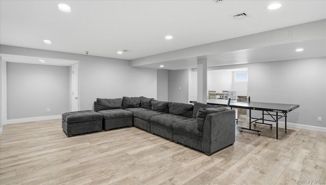 27 Jeffrey Lane, Westhampton Beach, NY 11978