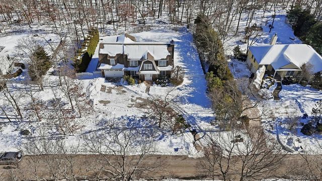 27 Jeffrey Lane, Westhampton Beach, NY 11978