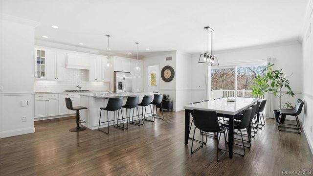 27 Jeffrey Lane, Westhampton Beach, NY 11978