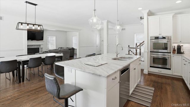 27 Jeffrey Lane, Westhampton Beach, NY 11978