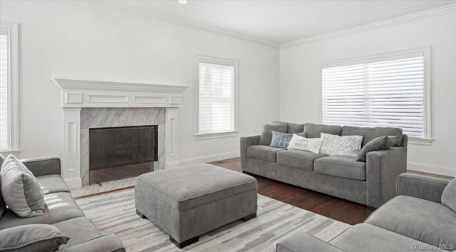 27 Jeffrey Lane, Westhampton Beach, NY 11978