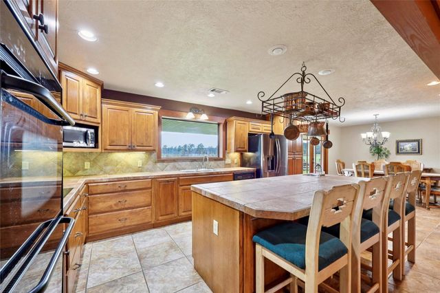 25202 Highway 105, Sour Lake, TX 77659