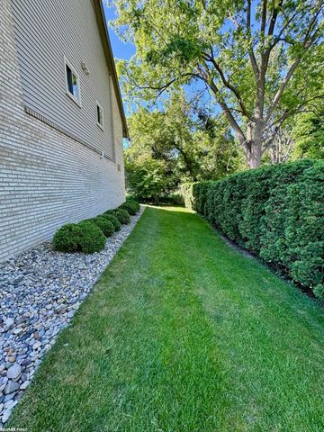 15330 Pebble Pointe Court, Clinton Township, MI 48038