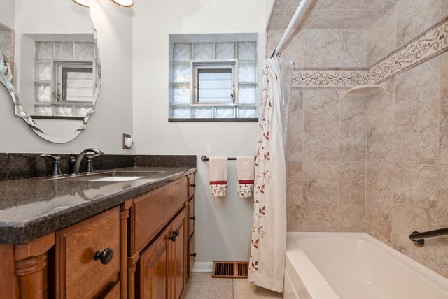 9137 S 88th Avenue S, Hickory Hills, IL 60457