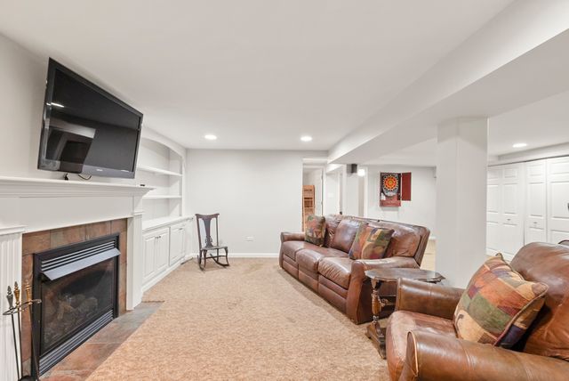 9137 S 88th Avenue S, Hickory Hills, IL 60457