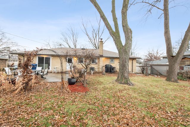 9137 S 88th Avenue S, Hickory Hills, IL 60457