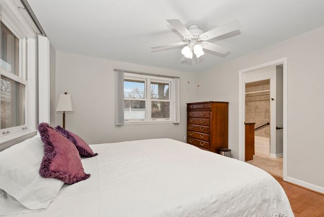 9137 S 88th Avenue S, Hickory Hills, IL 60457