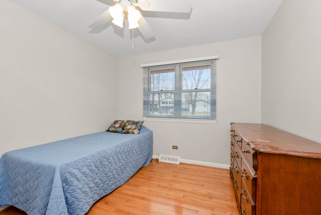 9137 S 88th Avenue S, Hickory Hills, IL 60457