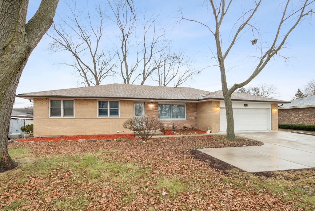 9137 S 88th Avenue S, Hickory Hills, IL 60457