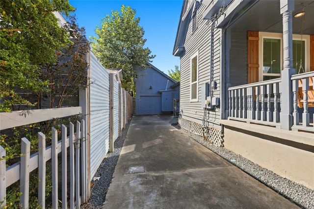1209 Edwards Street, Houston, TX 77007