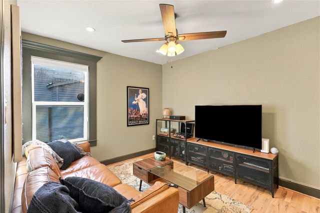 1209 Edwards Street, Houston, TX 77007