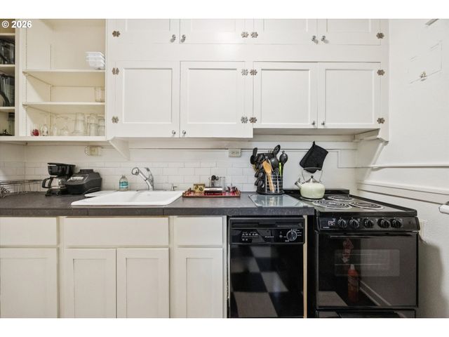 1811 Nw COUCH St 202, Portland, OR 97209