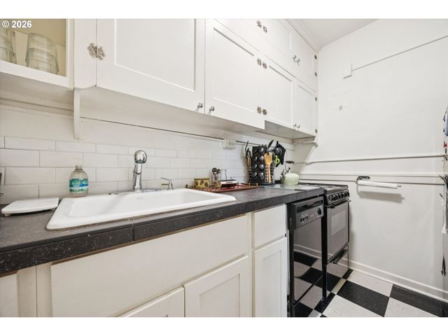 1811 Nw COUCH St 202, Portland, OR 97209