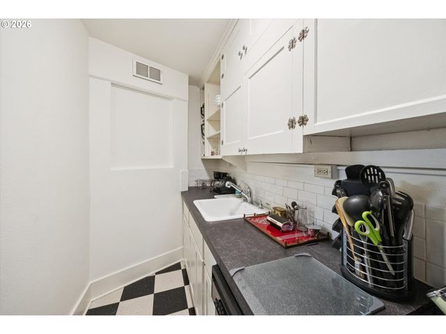 1811 Nw COUCH St 202, Portland, OR 97209