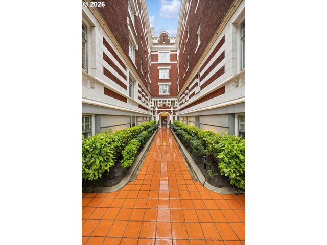 1811 Nw COUCH St 202, Portland, OR 97209