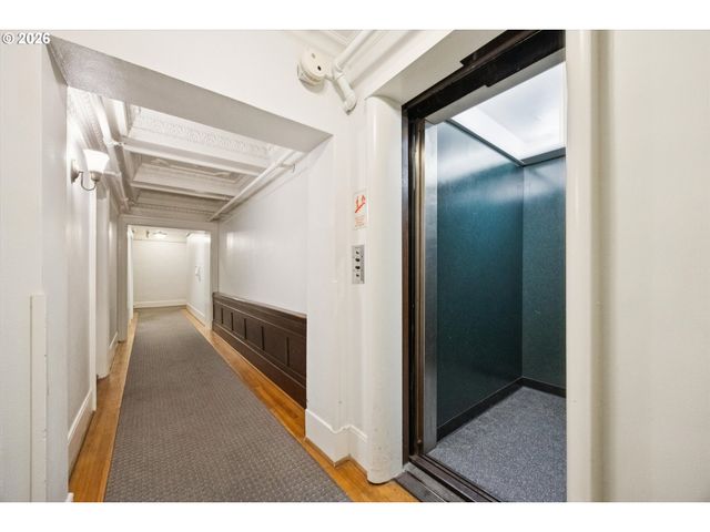 1811 Nw COUCH St 202, Portland, OR 97209