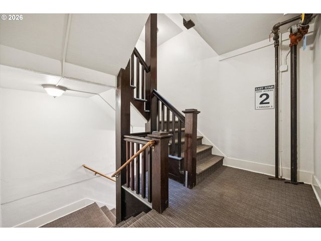 1811 Nw COUCH St 202, Portland, OR 97209