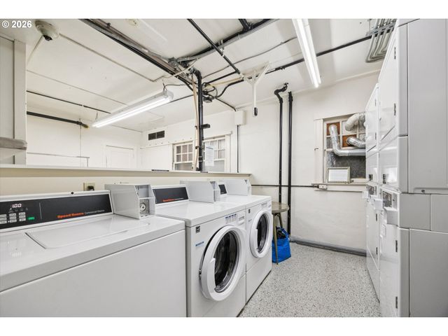 1811 Nw COUCH St 202, Portland, OR 97209