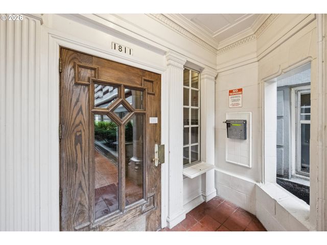 1811 Nw COUCH St 202, Portland, OR 97209