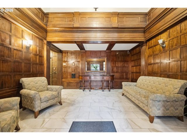 1811 Nw COUCH St 202, Portland, OR 97209