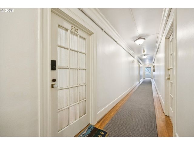 1811 Nw COUCH St 202, Portland, OR 97209