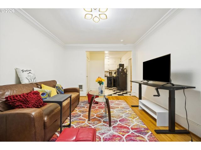 1811 Nw COUCH St 202, Portland, OR 97209