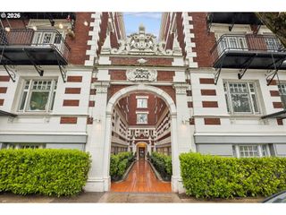 1811 Nw COUCH St 202, Portland, OR 97209