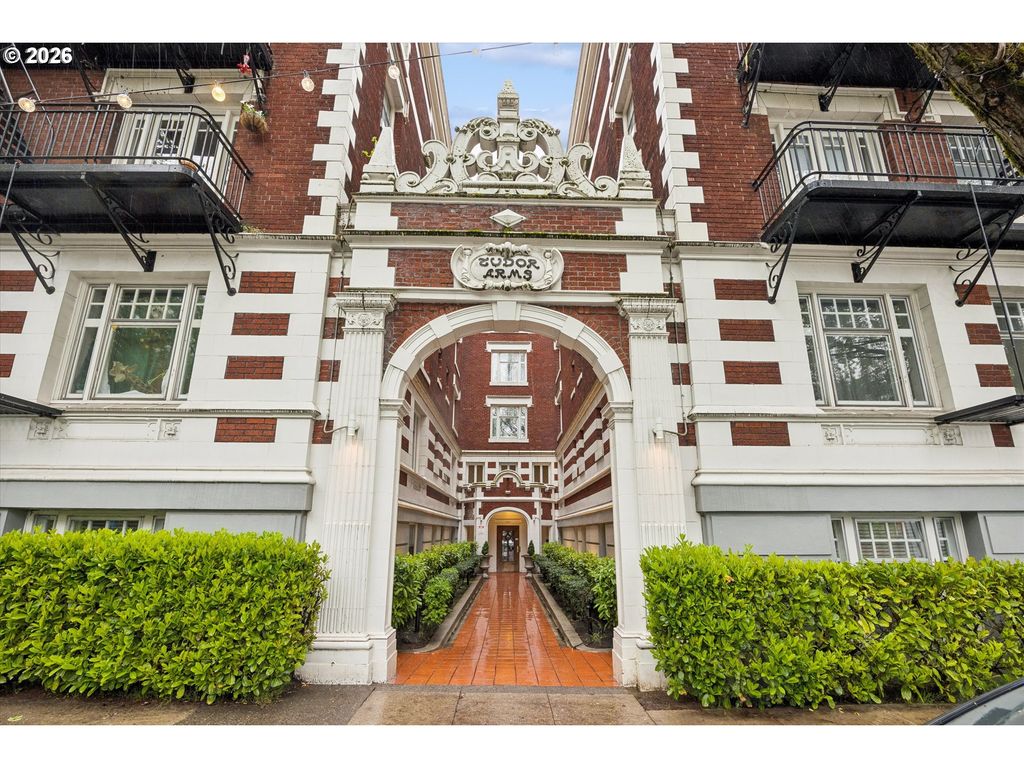 1811 Nw COUCH St 202, Portland, OR 97209