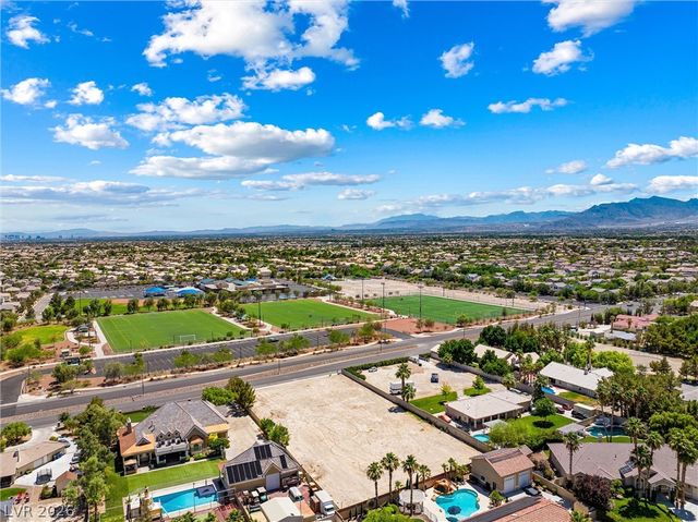 5200 Grand Teton Drive, Las Vegas, NV 89131